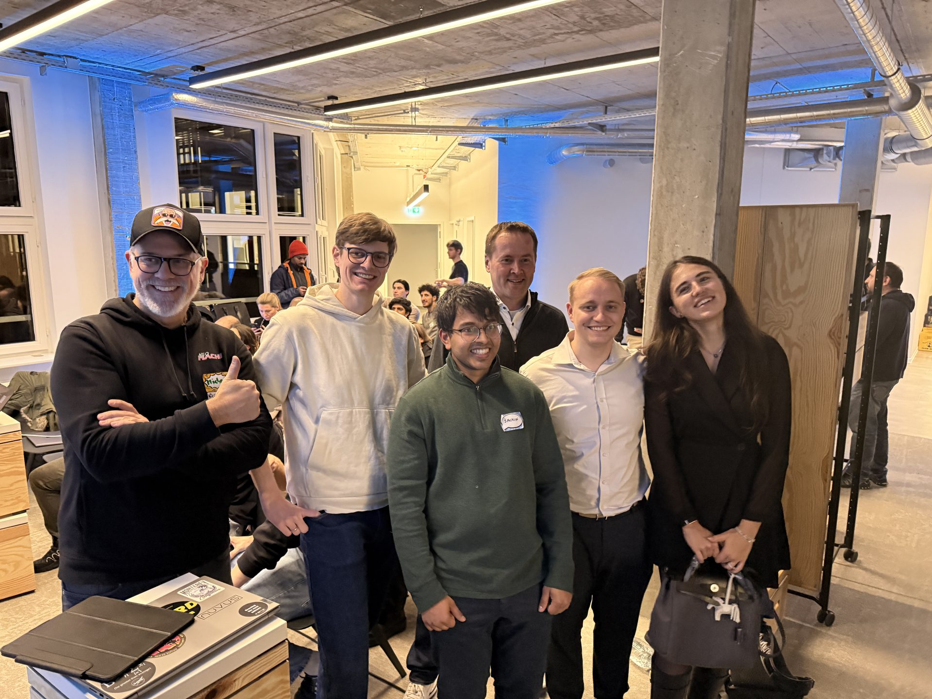 Michael Aechtler mit Team beim SheBuilds Format
