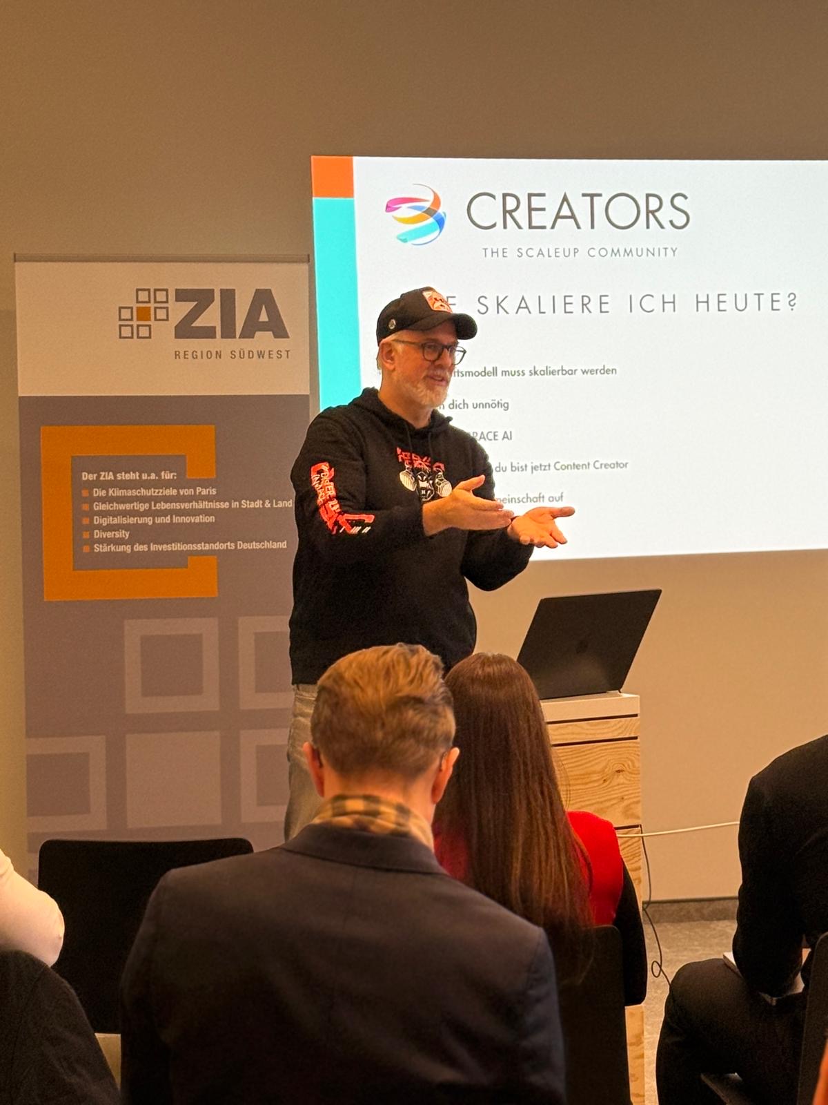 Michael Aechtler hält den Vortrag 'Wie skaliere ich heute?' bei einer ZIA-Veranstaltung